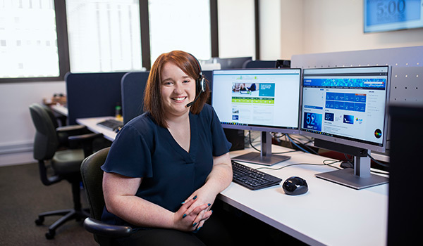 female-it-student-call-centre